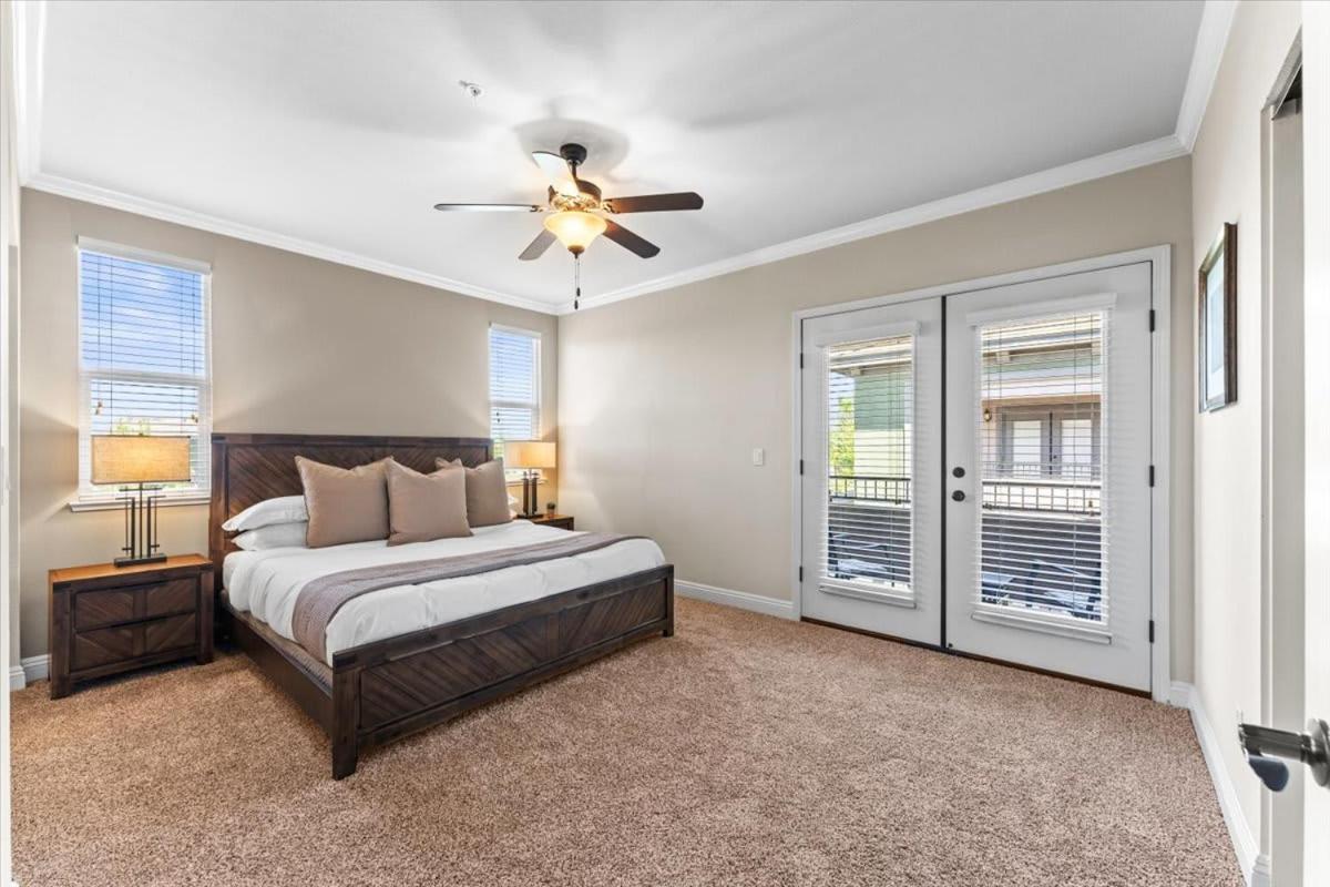 New Luxurious 1br Heated Pool & Sauna * Reno