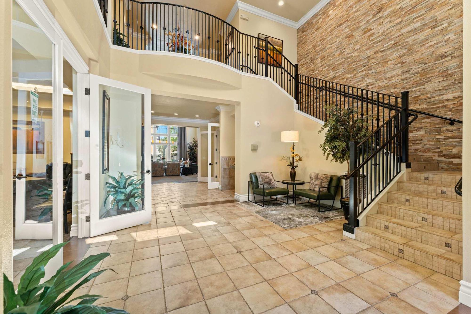 New Luxurious 1br Heated Pool & Sauna Reno